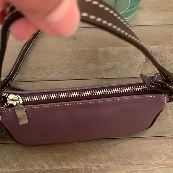 NWT, Claudia Firenze Italian leather Demi crossbody in plum . - Picture 8 of 12